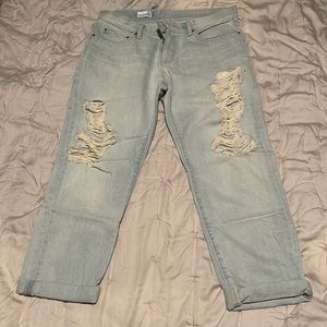 Gap 1969. Women’s distressed boyfriend jeans.